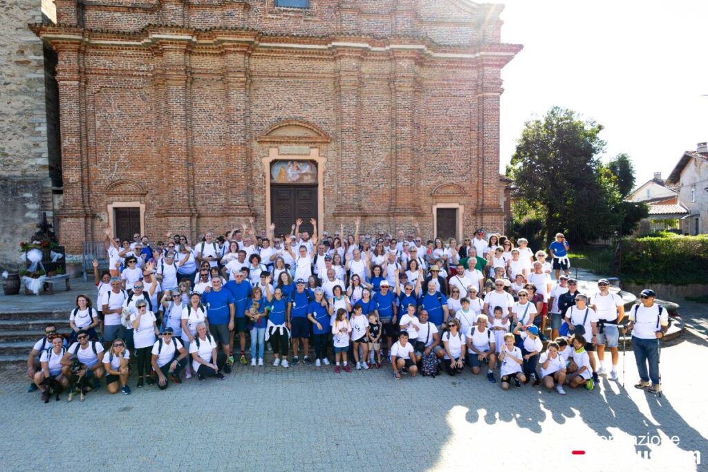 Scatto collettivo dei partecipanti a Wonnie in Giro 2025, di Fondazione FILA Museum.
