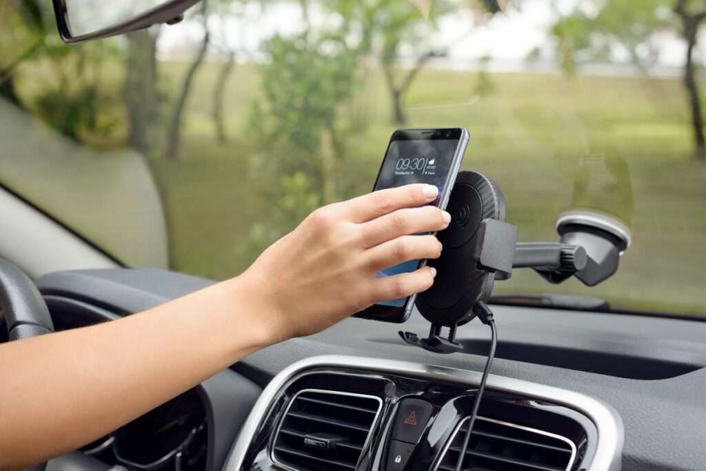 Supporto per cellulare in auto