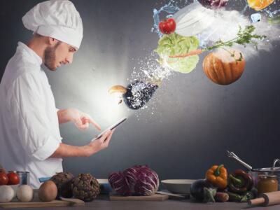 Chef che usa il tablet