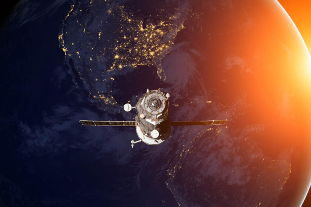 satellite navicella spaziale terra