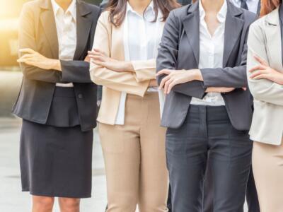 Donne in carriera con tailleur