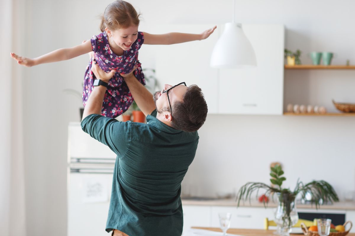 Un padre con sua figlia