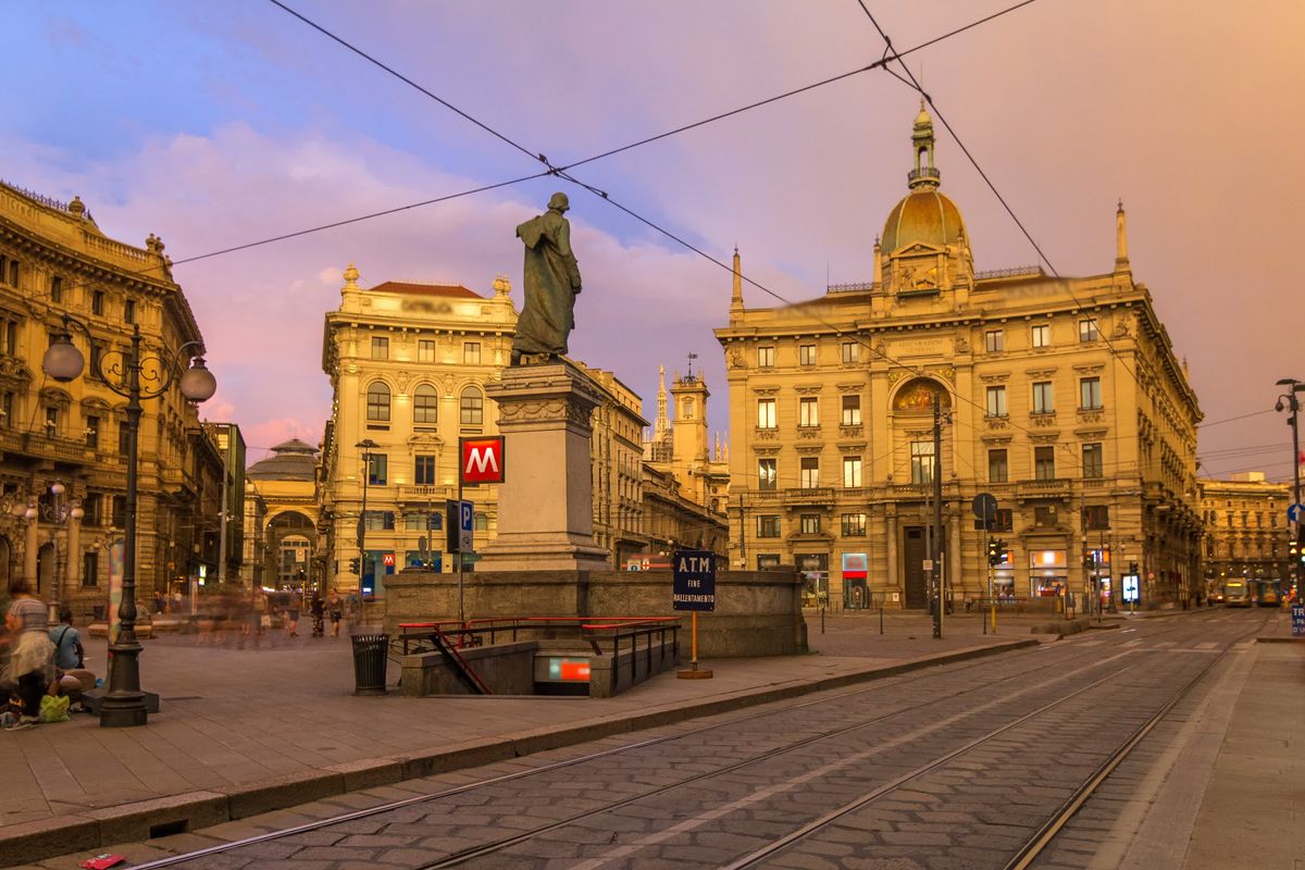 Milano: vista di Piazza Cordusio e Via Dante a Milano