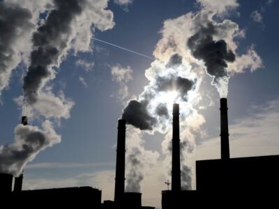 Una fabbrica di combustibili fossili