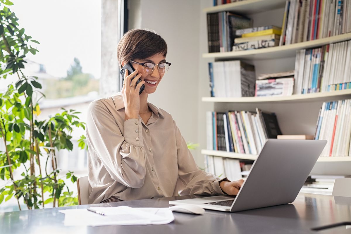 Una donna in smart working