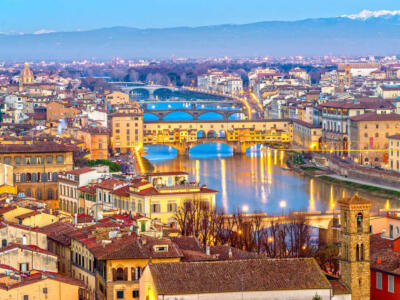 La vista al tramonto di Ponte Vecchio a Firenze