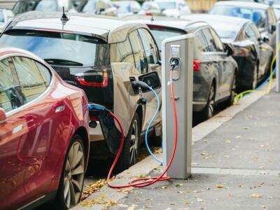Auto elettriche, gli italiani verso la mobilità ecosostenibile