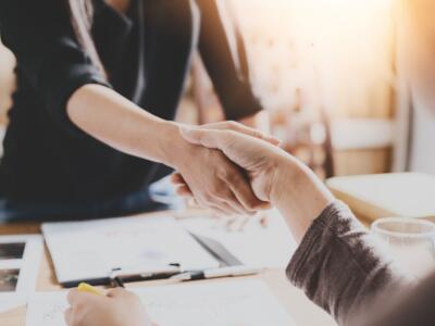 stretta di mano accordo