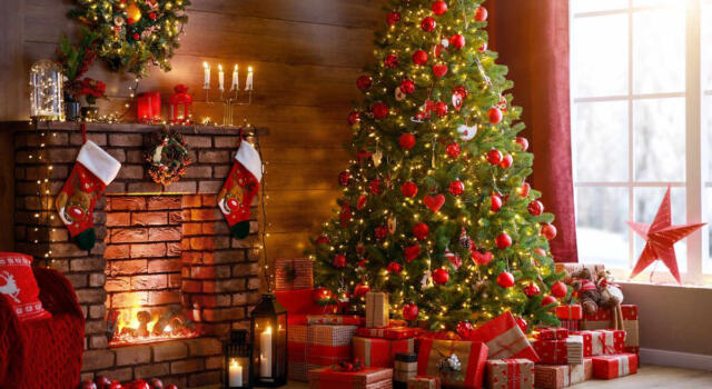 Come decorare un albero di Natale con un budget limitato