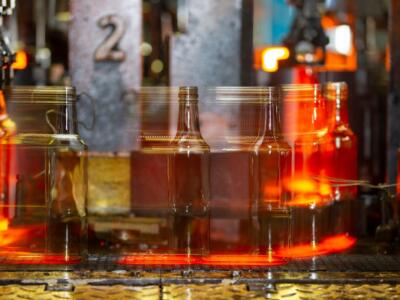 C’è carenza di bottiglie di vetro: il mondo del beverage lancia l’allarme