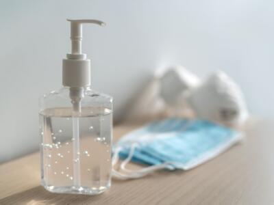 Gel disinfettante e mascherina