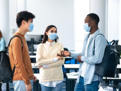 Studenti che parlano