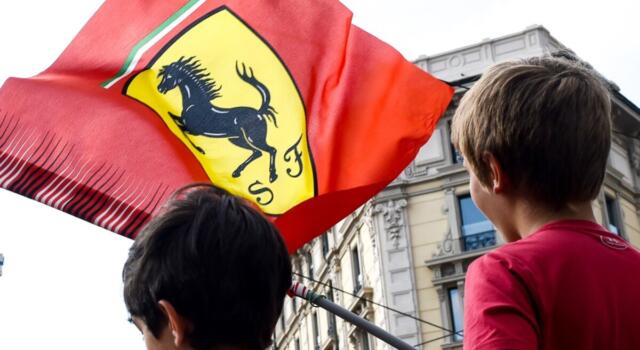 Guerra Ucraina, Ferrari chiude le porte al mercato russo: stop alla produzione