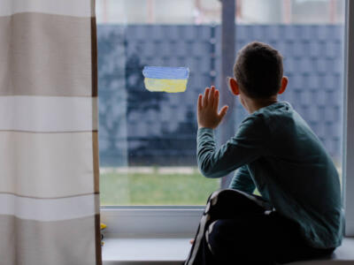 Un bambino profugo della guerra in Ucraina