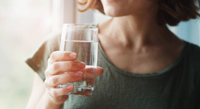 L&#8217;importanza di una corretta idratazione: i 5 benefici dell&#8217;acqua sul nostro organismo