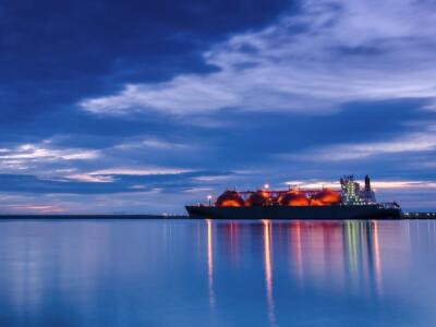 Un rigassificatore in mare