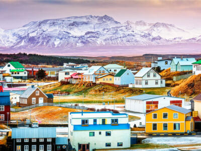 Le tipiche case colorate di Stykkisholmur, città situata nella parte occidentale dell'Islanda