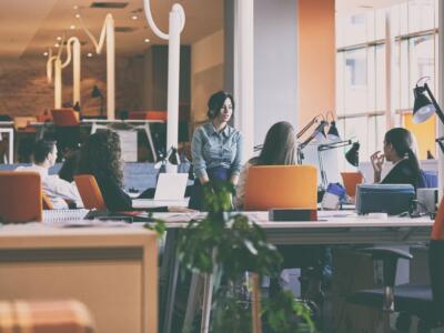 ufficio colleghi riunione