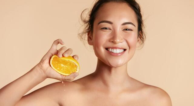 Vitamina C nella cosmesi e contrasto alle macchie sul viso