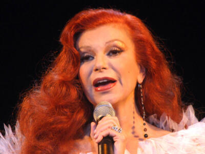 Un primo piano di Milva