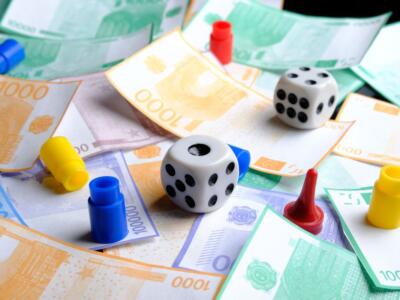 gioco tavola dadi pedine soldi
