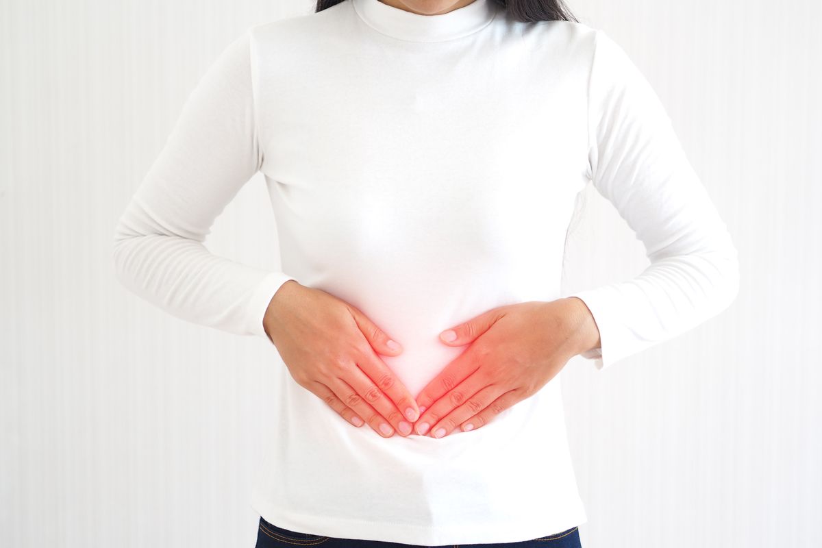 dolore stomaco pancia donna