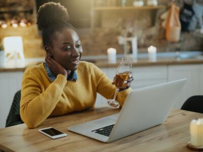 brindisi aperitivo a distanza videochiamata