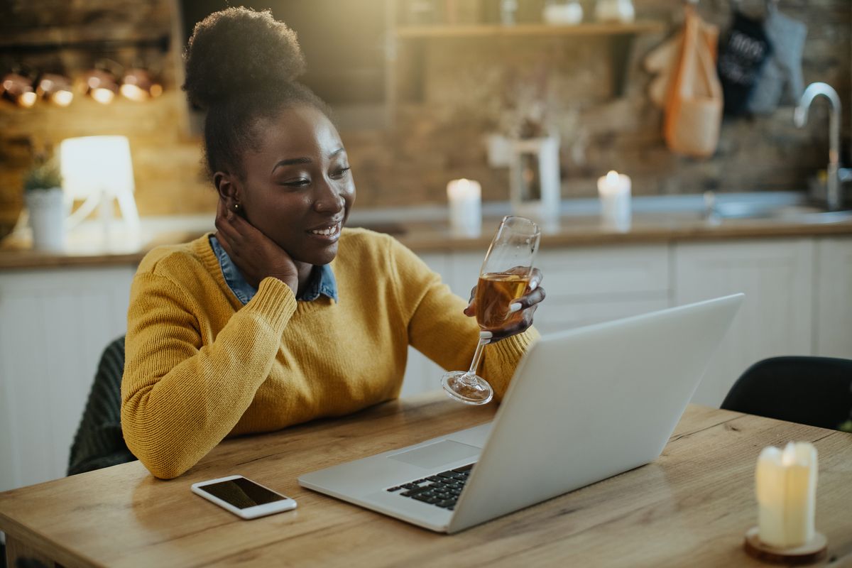 brindisi aperitivo a distanza videochiamata