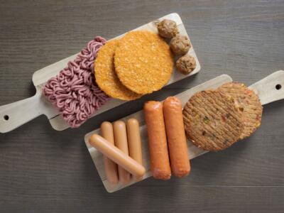 Würstel, burger e macinato vegani