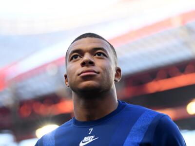 Un primo piano di Kylian Mbappé