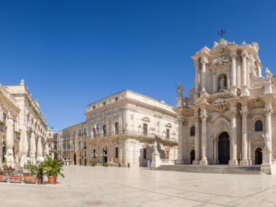 Piazza Duomo e la Cattedrale di Siracusa
