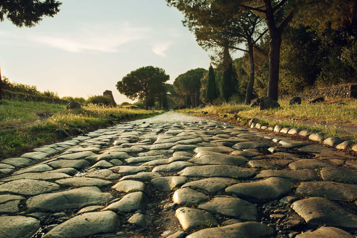 sentiero ciottoli strada antica