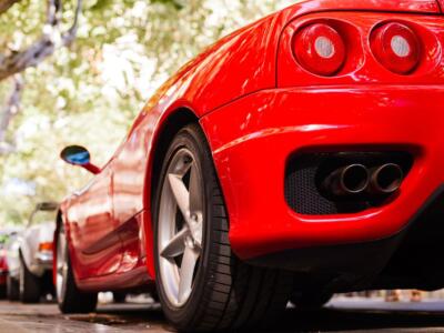 La vista posteriore di una Ferrari