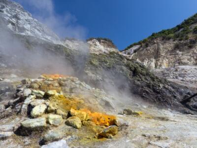 La solfatara di Pozzuoli ai Campi Flegrei