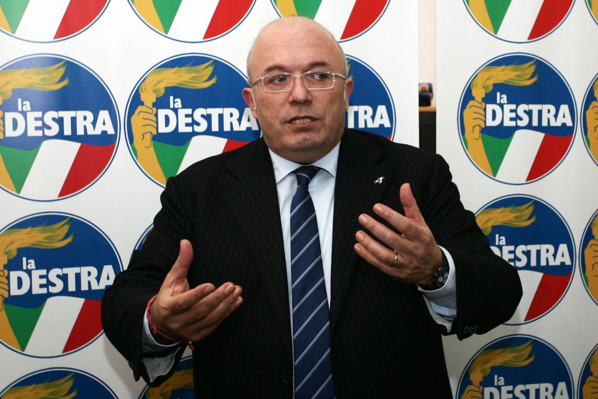 Francesco Storace alla conferenza stampa per l'inaugurazione della nuova sede de La Destra