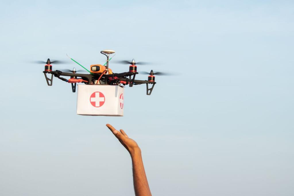 Drone che trasporta medicinali