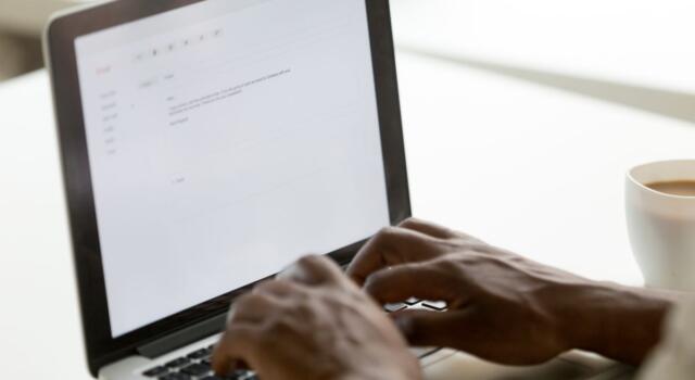 Gmail aumenta la sicurezza: arriva la spunta blu negli account business