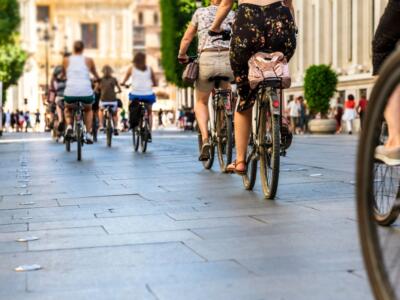 Una zona pedonale dedicata alle biciclette