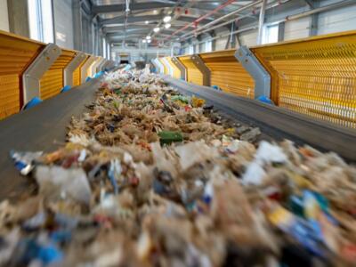Un termovalorizzatore al lavoro
