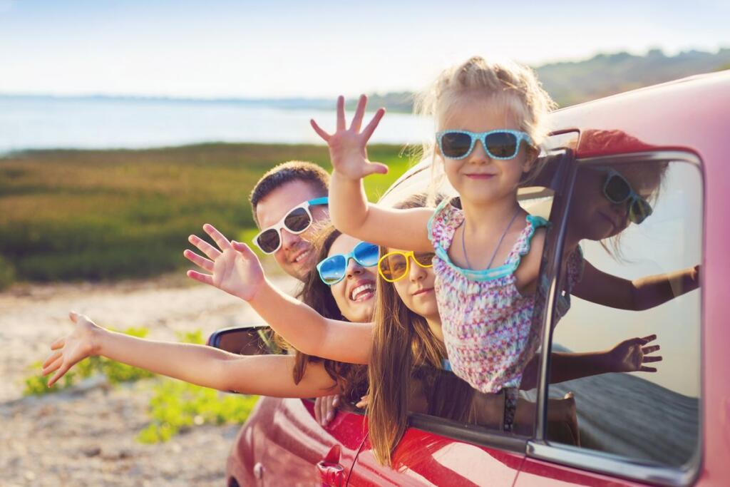 famiglia vacanza auto