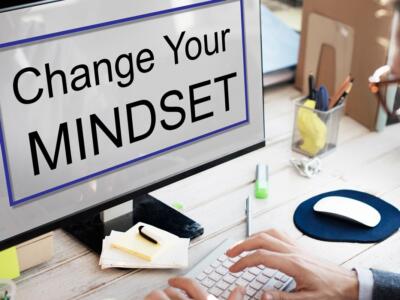 Una persona si dedica al mindset coaching