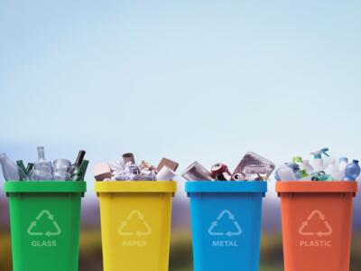 Bidoni della raccolta differenziata