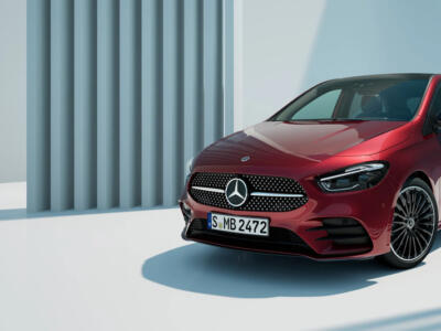 Mercedes Classe B auto ibrida, credits: https://www.mercedes-benz.it/content/italy/it/passengercars/campaigns/b-class/22-2/_jcr_content/root/responsivegrid/simple_stage.component.damq6.3341857207444.jpg/mercedes-benz-b-class-w247-stage-3840x1707-11-2022.jpg