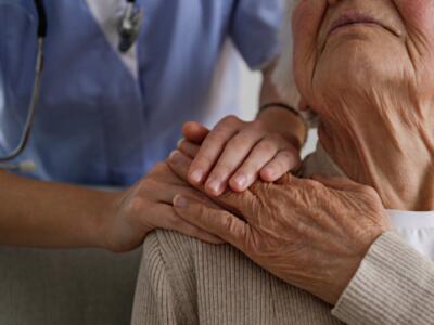 Dottoressa e anziana