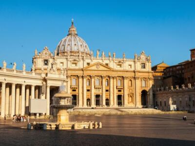 Il Vaticano rivela quanto ha speso nel 2023 per opere benefiche e missioni del Papa