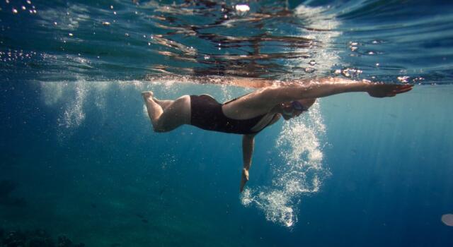 Ha il morbo di Parkinson ma attraversa a nuoto lo Stretto di Messina