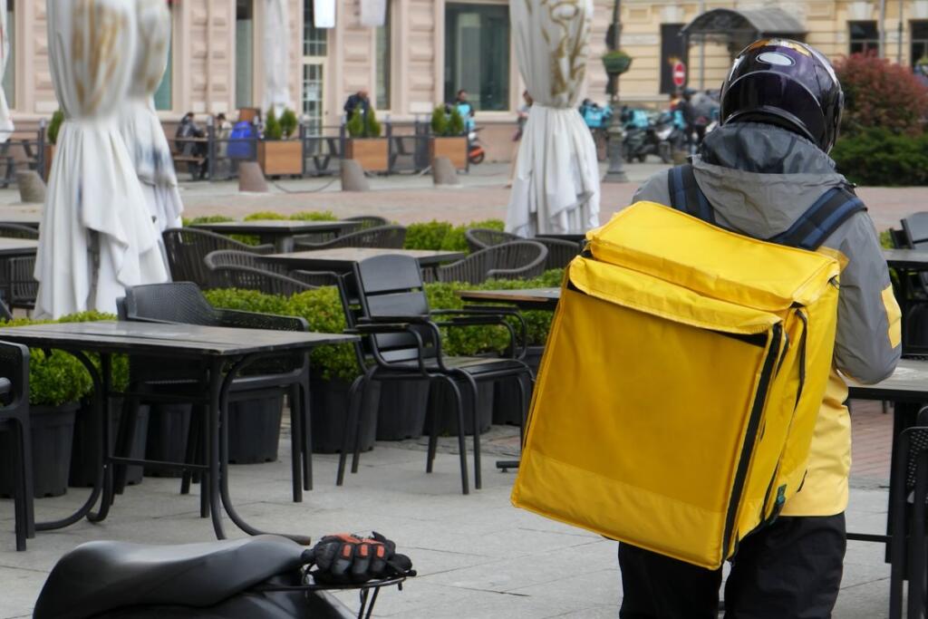 Un rider fa una consegna