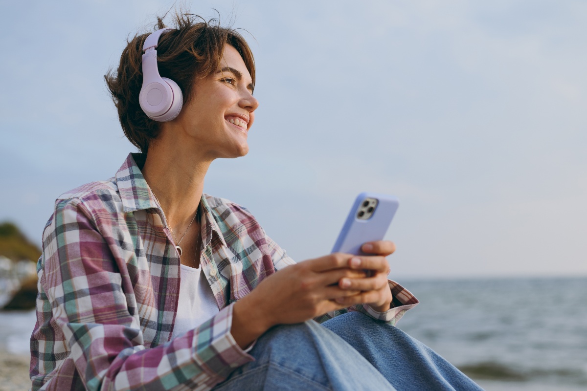 Ragazza ascolta musica