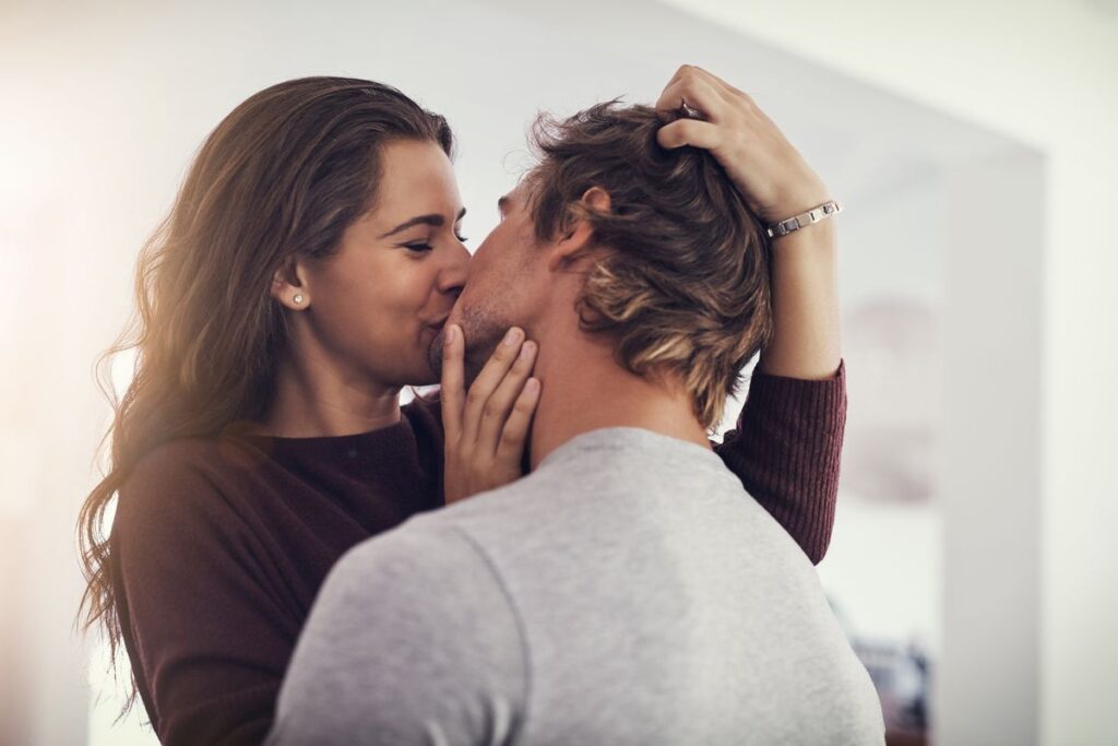 Un bacio migliora e allunga la vita, un vero toccasana per mente e corpo