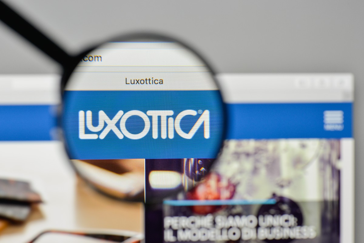 Il logo di Luxottica sul sito web